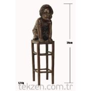 Bronz Heykel Çocuk-dik Tabure
